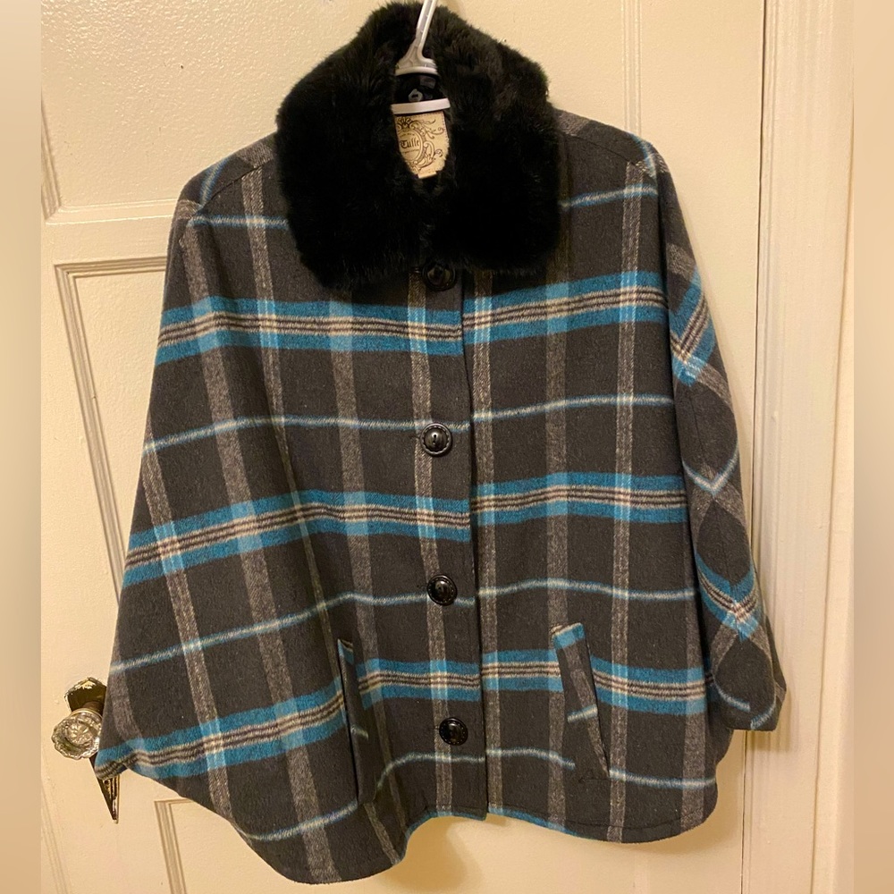 Wool poncho with feaux fur collar